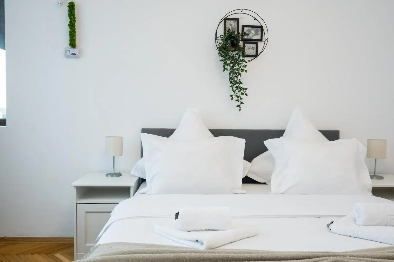 Aonia 2Bdr Apartment - P-Ta Romana View Bucharest