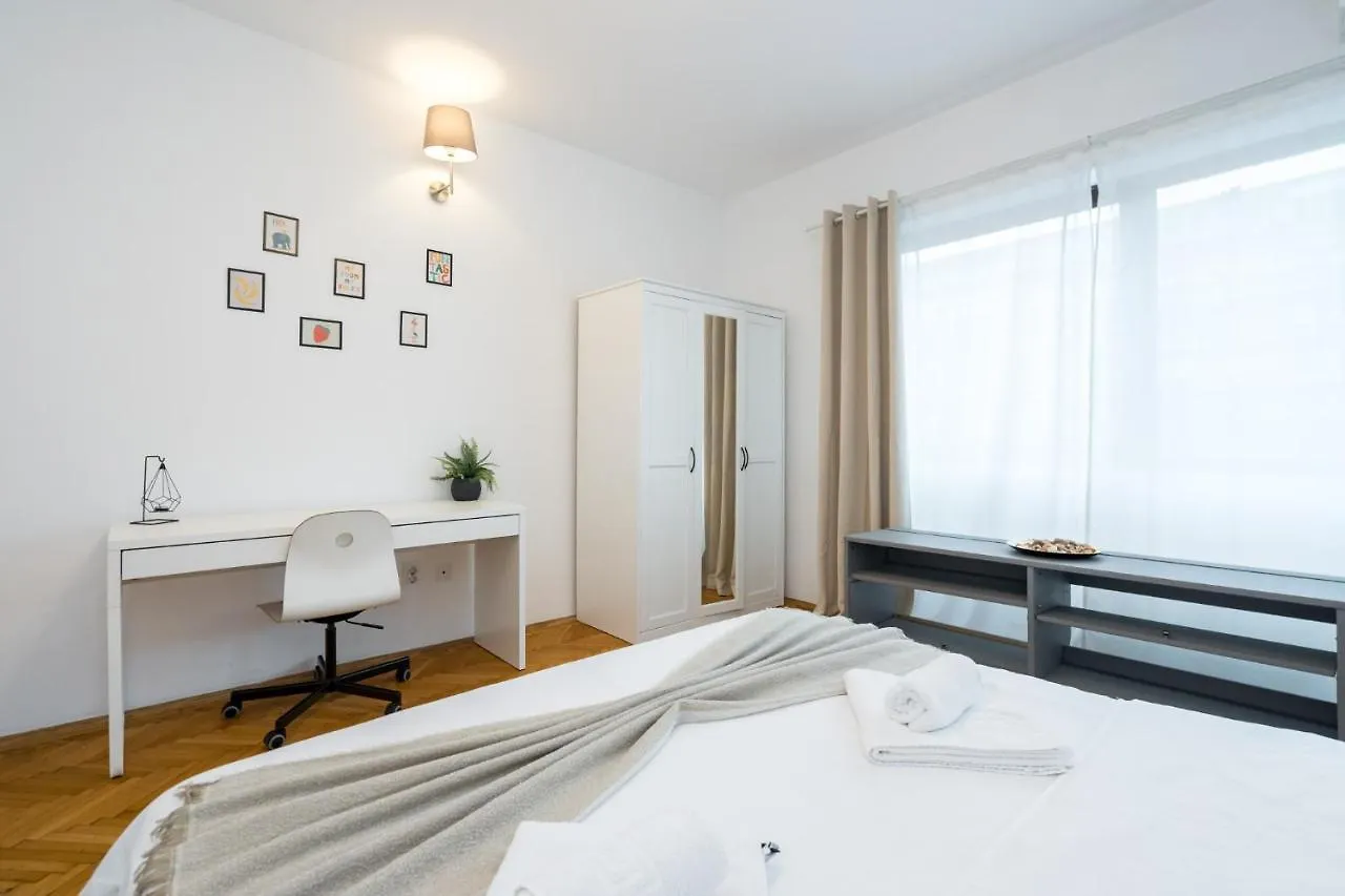 Aonia 2Bdr Apartment - P-Ta Romana View Bucharest