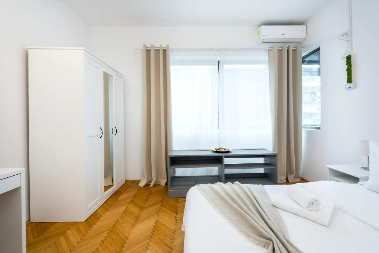 Aonia 2Bdr Apartment - P-Ta Romana View Bucharest