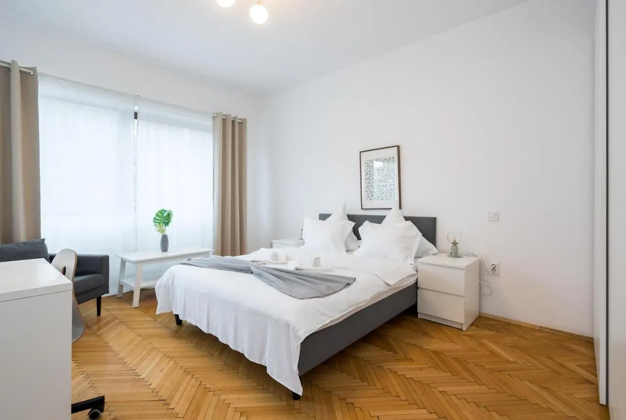 Aonia 2Bdr Apartment - P-Ta Romana View Bucharest