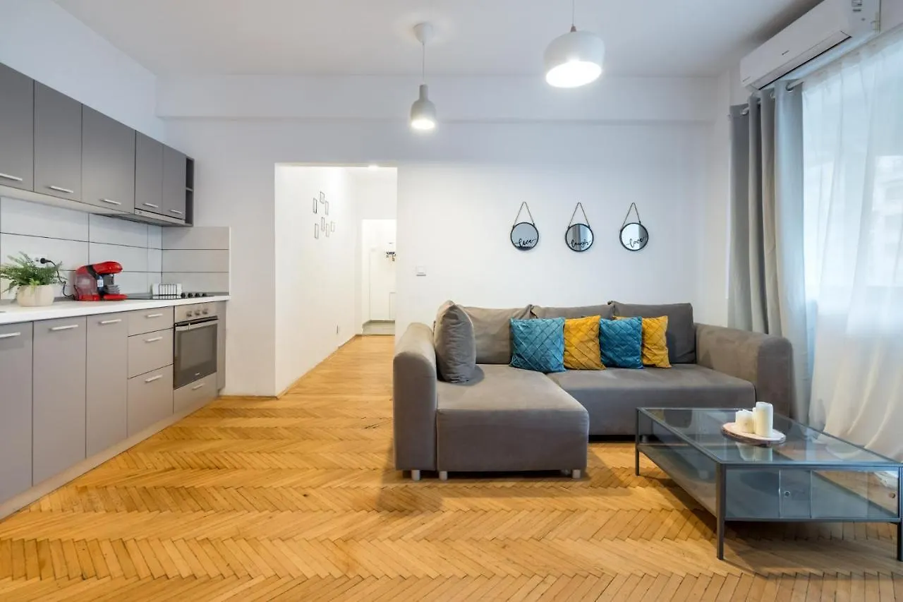 Aonia 2Bdr Apartment - P-Ta Romana View Bucharest